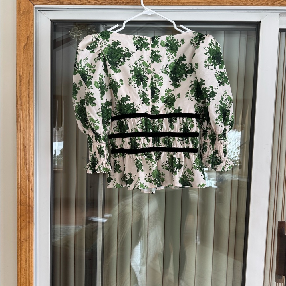Damaris Bailey Ivy Rose Floral Puff Sleeve Top - Green and Black - Picture 5 of 7